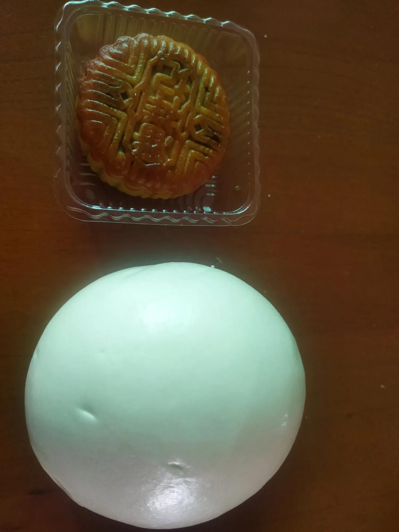 今年的中秋，注定就是我一个人过了。这是几十年来的第一次。老婆出门旅游，现