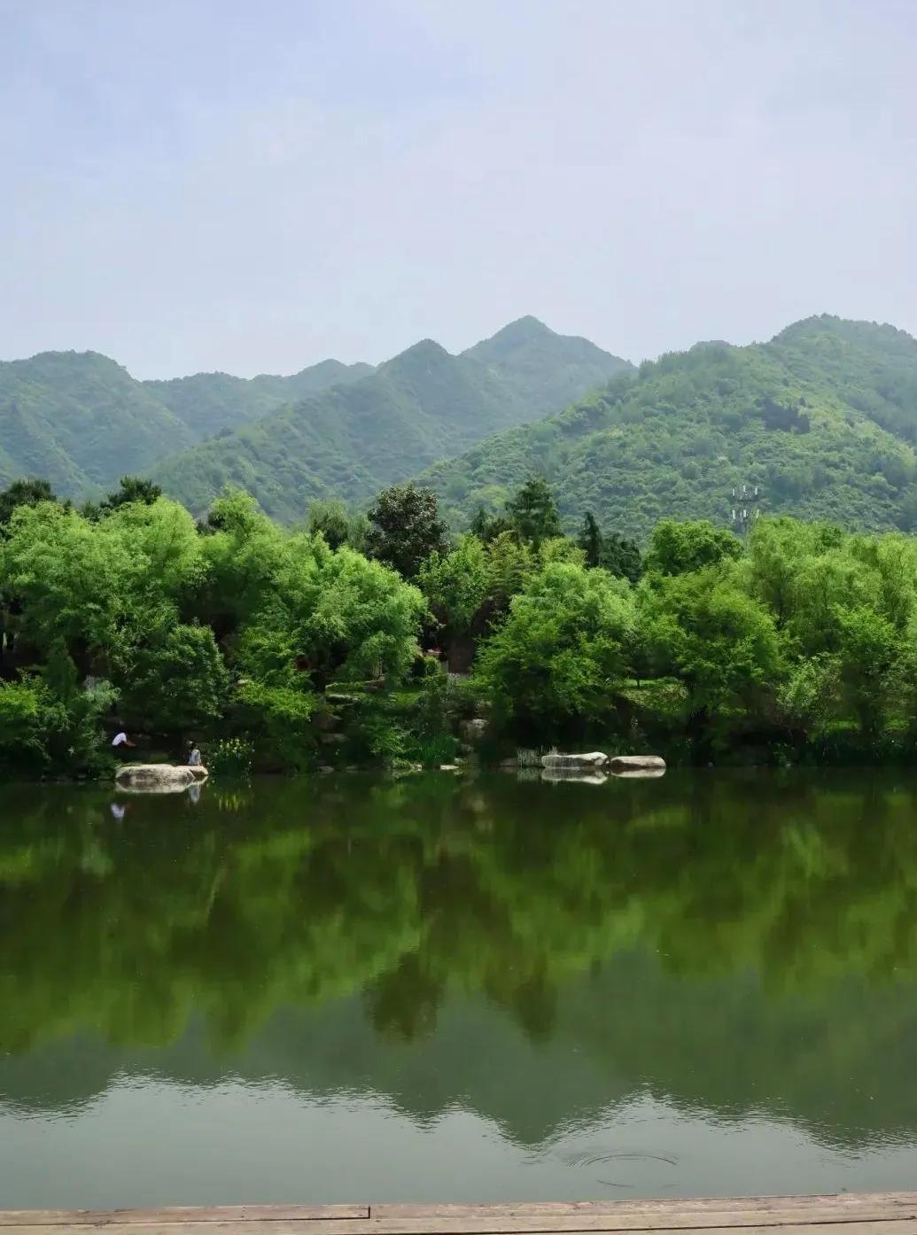 适合五月份旅游的地方：1、武汉2、西安3、张家界4、千岛湖5、黄果树瀑