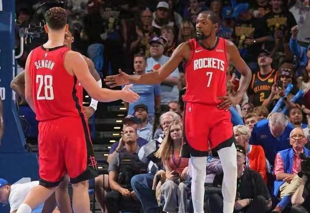 火箭也有可能第三啊要是全胜，掘金输2场，湖人输3场，火箭就第三了，掘金2战马