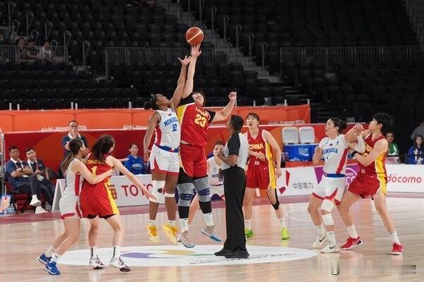 中国女篮89：63蒙古女篮，对中国女篮打分评价如下：1、杨舒予：9.7分中国