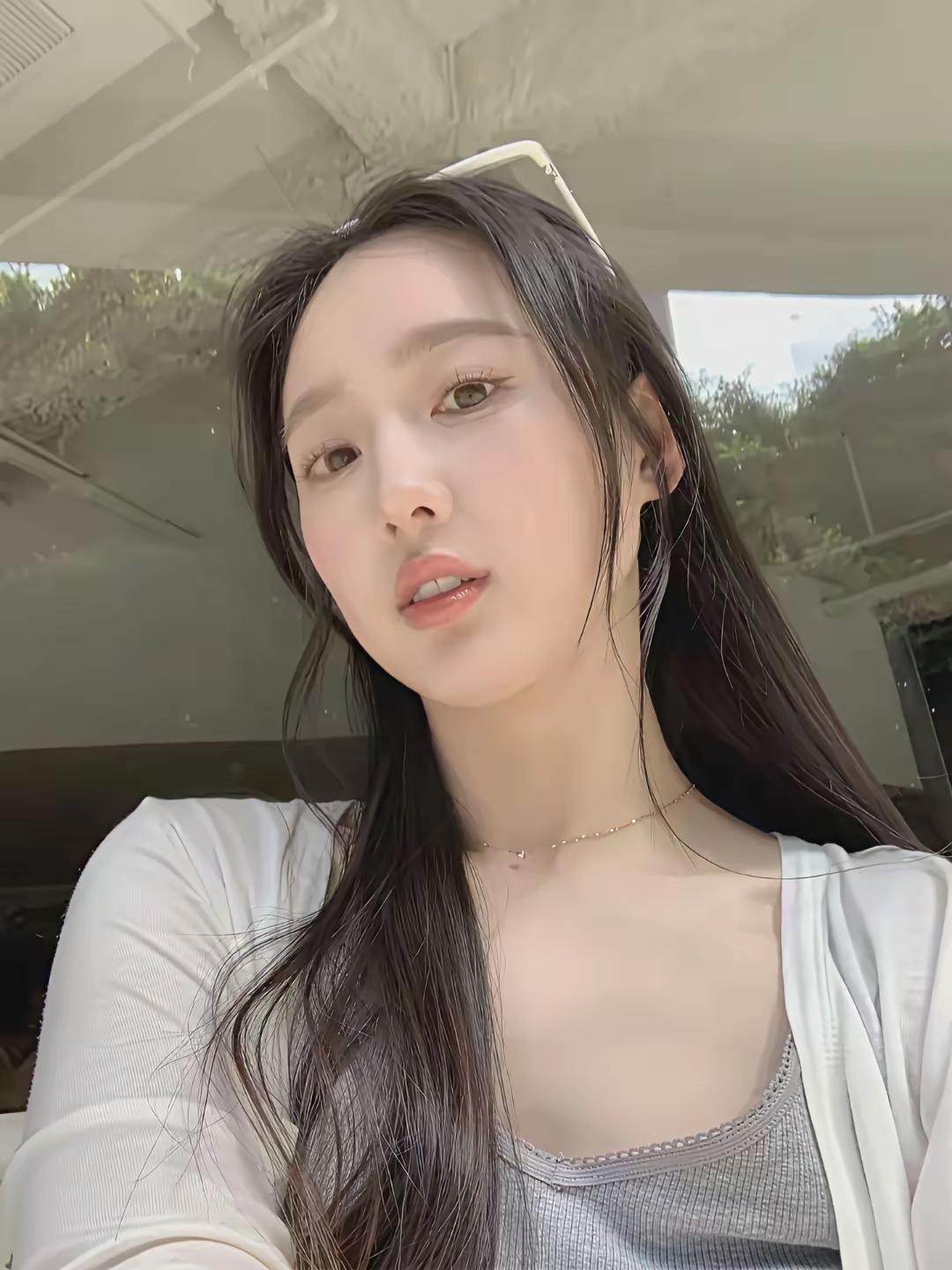 女孩吐槽说，她嫁不出去，主要是她妈要的彩礼多，刚开始妈妈发话，最少50万元彩礼，