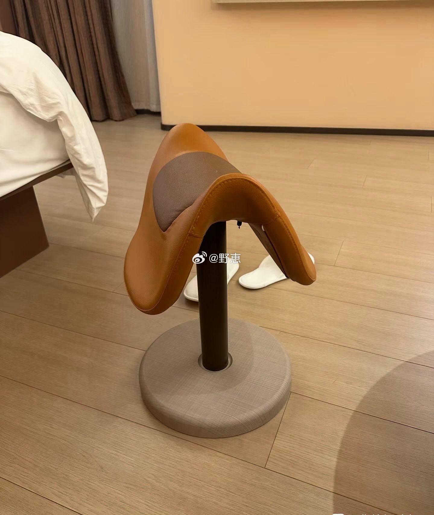 酒店的这个椅子是怎么坐的啊？