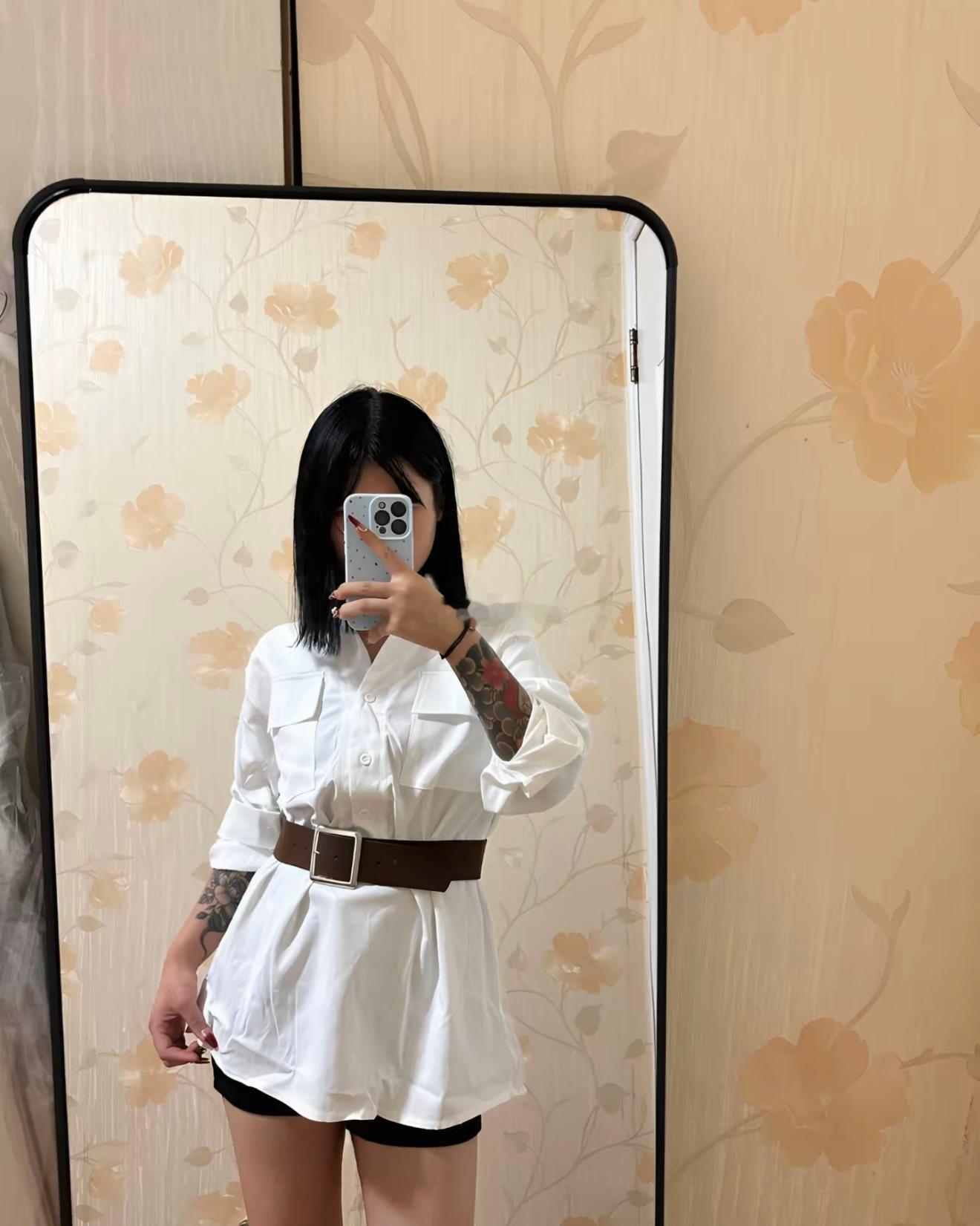 1月27日，四川宜宾。一名年轻女子在宜宾长江大桥上突然翻越栏杆，纵身跳入长江。现