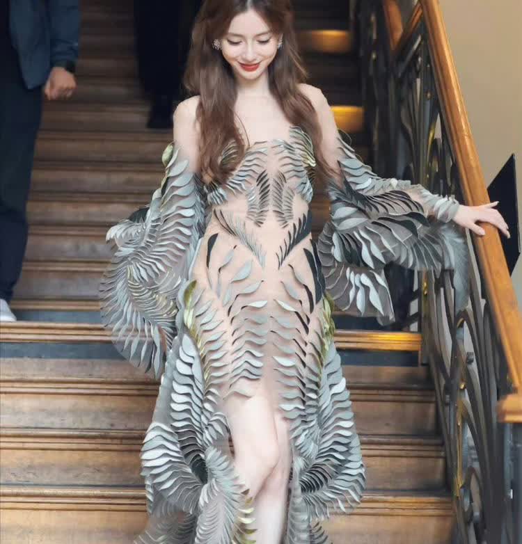 杨颖现在的下场，给了所有女性上了一课。不管你现在多漂亮，被捧得多高，你都