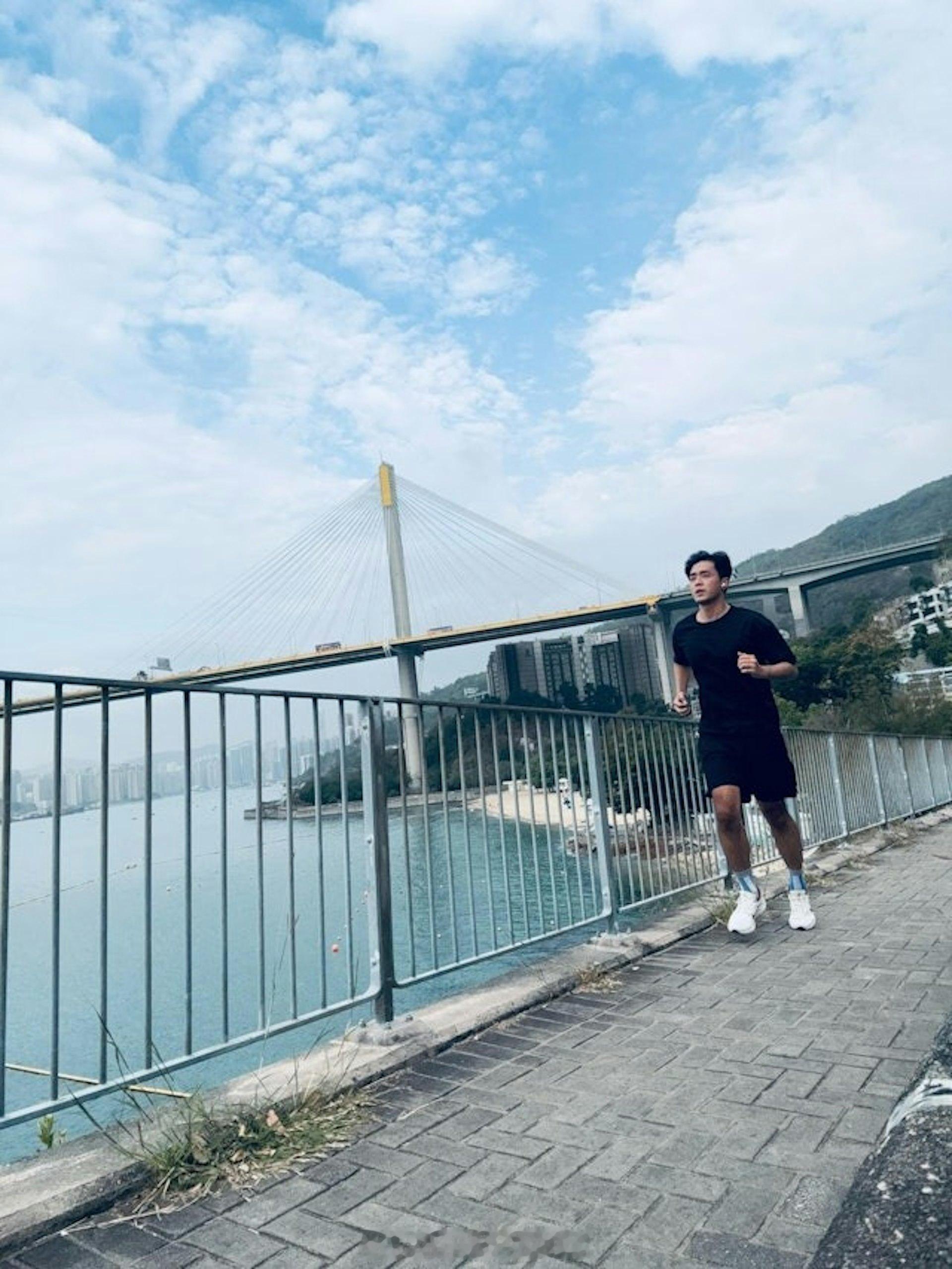 《爱回家》黄耀煌宣布离开TVB结束十六年宾主关系坦言曾陷入自我怀疑一度想放弃