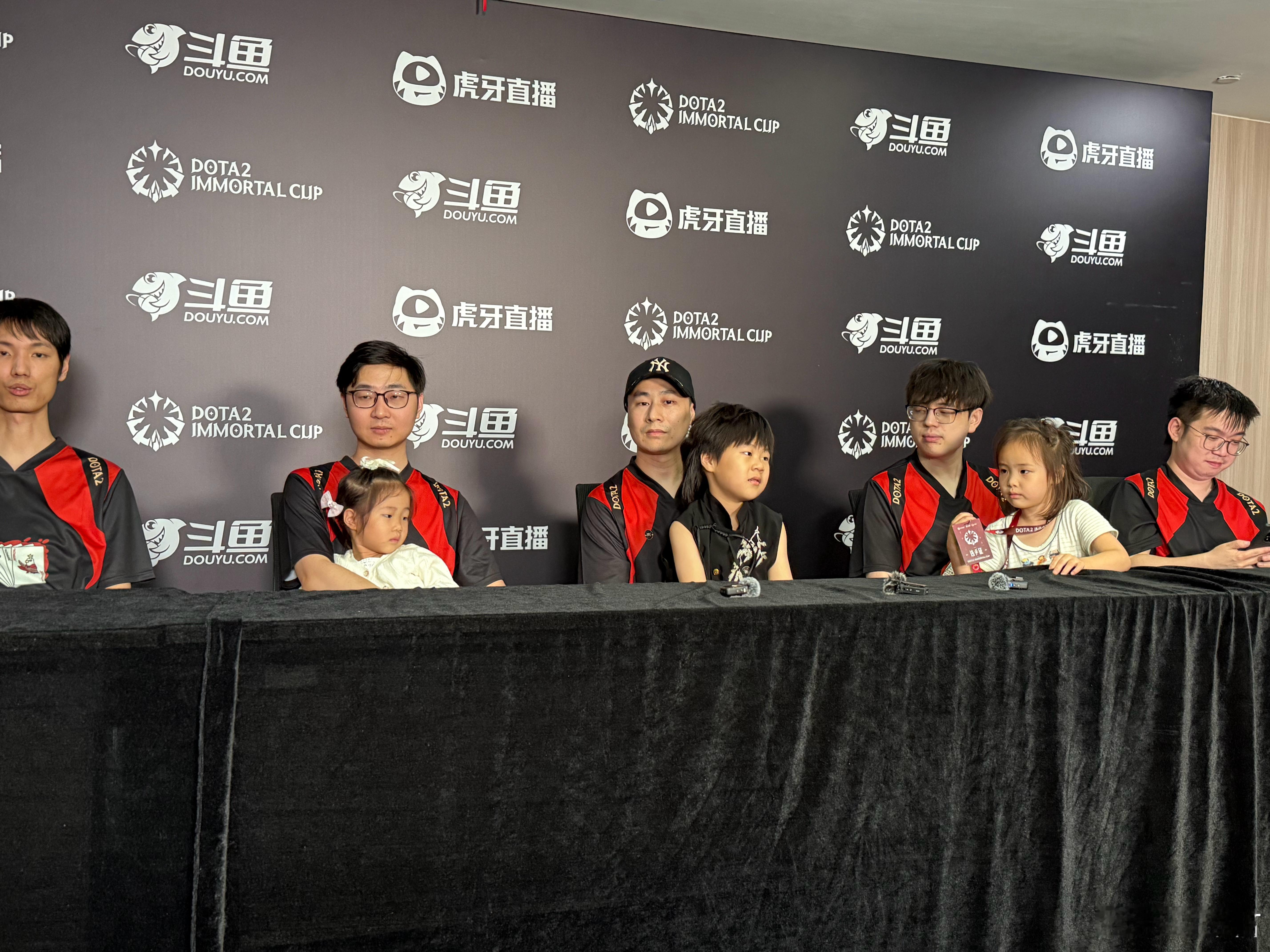 他们抱着的是CNDOTA的希望不朽杯鲷哥夺冠不朽杯鲷哥3比0dota2不朽杯总决