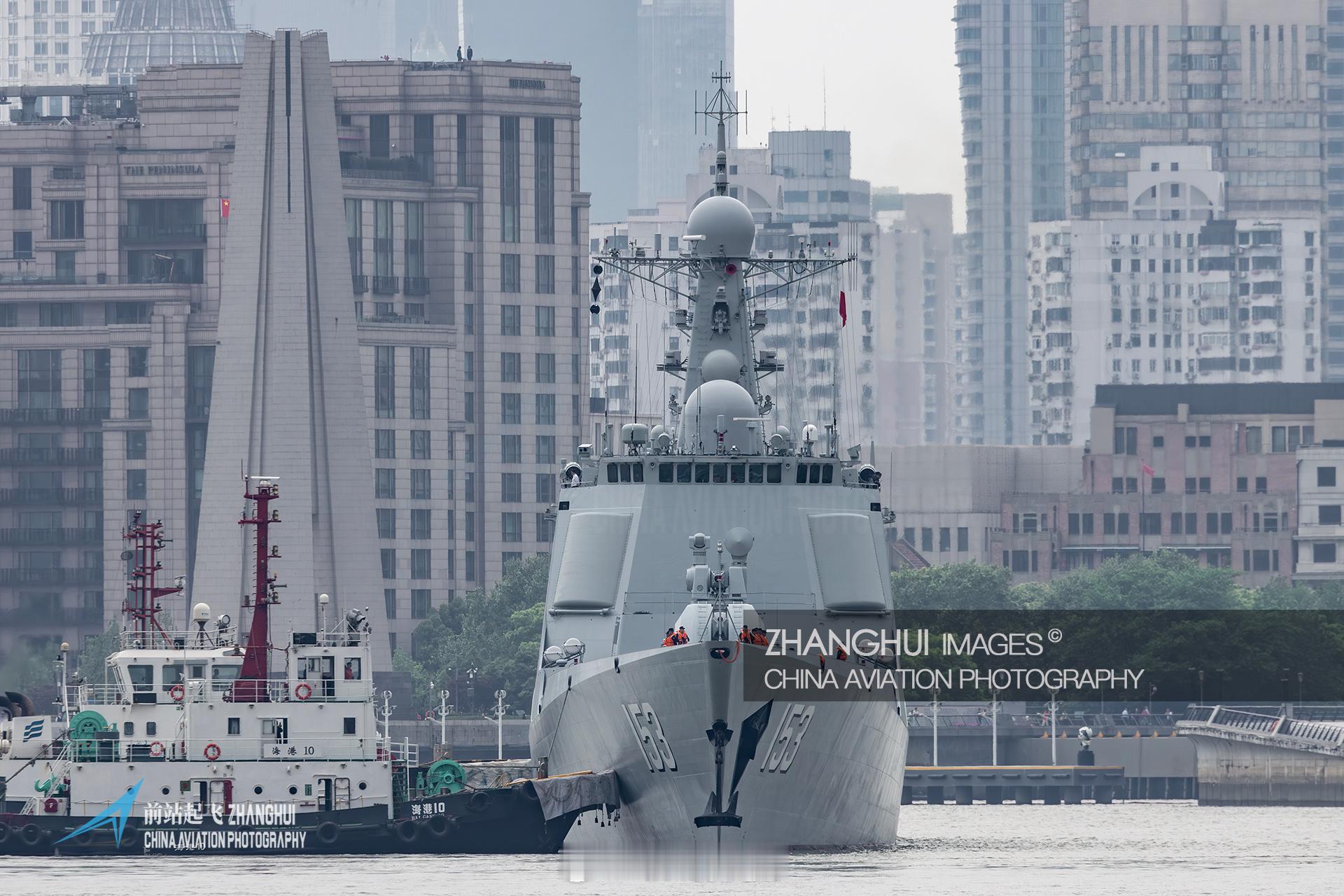 052C055和现代级的正面视角