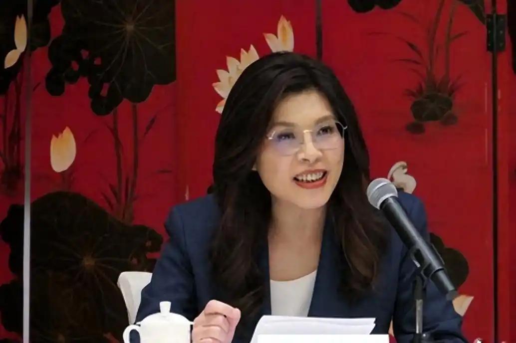 台湾女生三连问击穿郑丽文：1，港澳收复回归的时候没有让港澳民众投票同意回归。