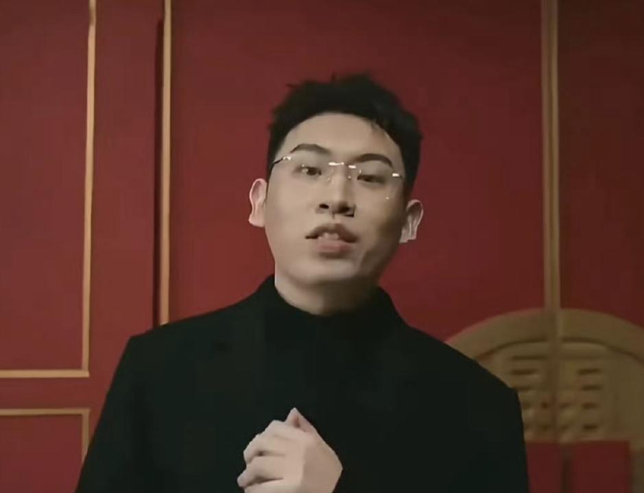 这事有点意思，大家琢磨琢磨，听泉鉴宝和前女友谈恋爱的时候竟然送了对方一套