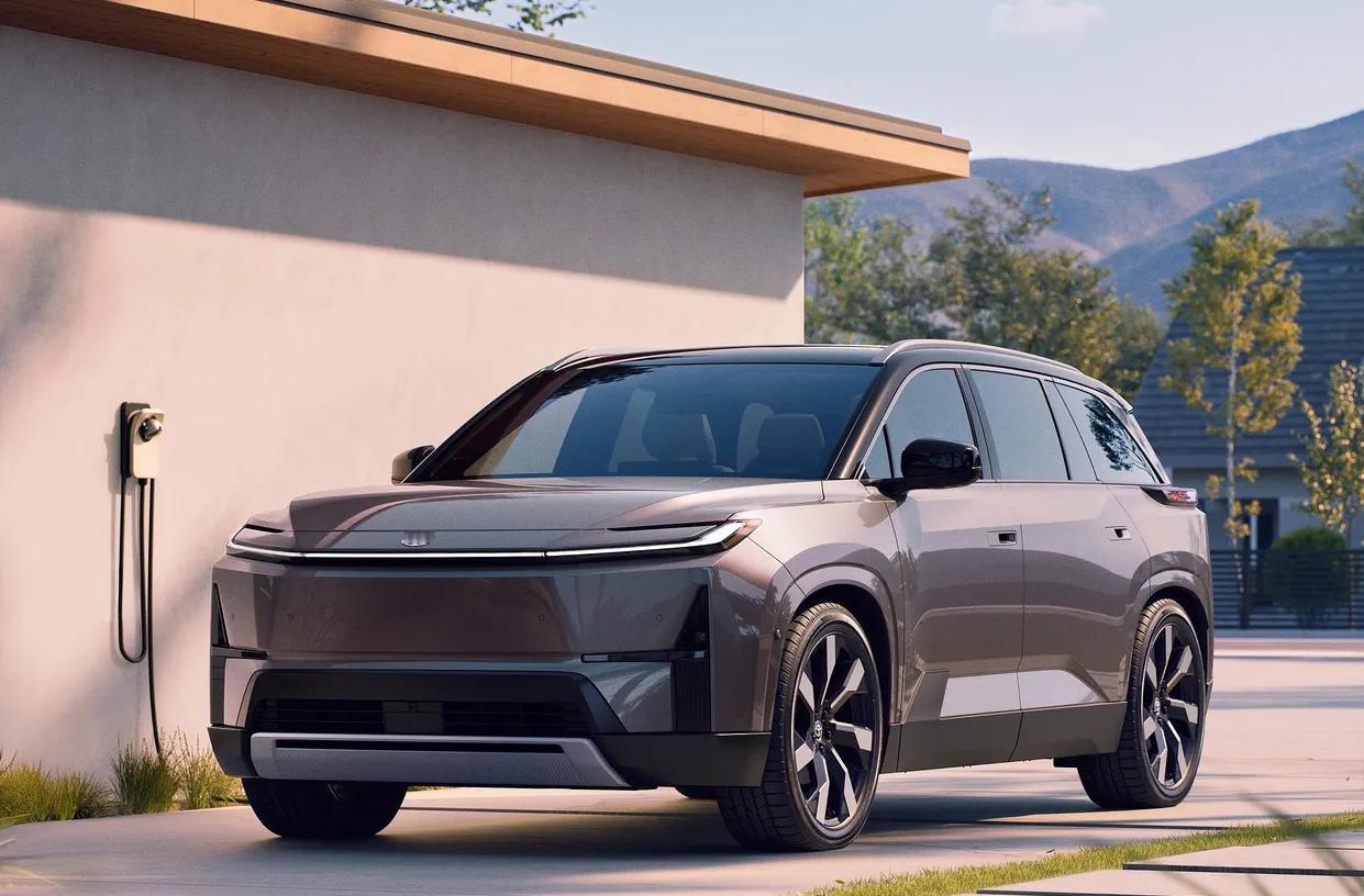 意不意外！刚刚丰田在海外市场发布了全新汉兰达纯电版官图。有很多网友评论，“内