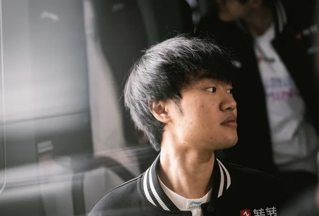 我们下路你们强! Knight: 不觉得HLE有那么强, T1才是最危险队伍