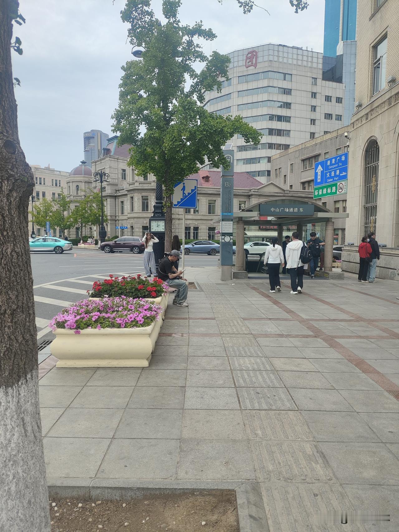 大连街头新观察：网红拍照“卷”起来了，老店美食与修路避坑指南！五一刚过，中山