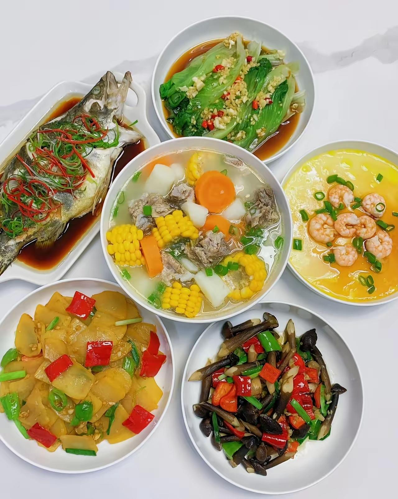 家人们，给我评评理！昨天婆婆来家里吃饭，我从下午三点忙到六点，做了清蒸鱼、还炖了
