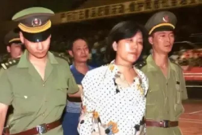 “跳个舞就要枪毙，我不服！”1985年西安刑场，马燕秦突然大声喊：我只是跳个舞，不服这个判决，这个女