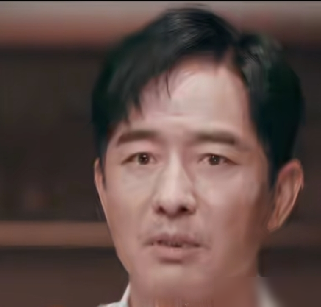 五十多岁了，唱跳双废，郭晓东怎么有脸去《披荆斩棘》的？他自己也承认，差距太明显，去就是凑数，但小考直