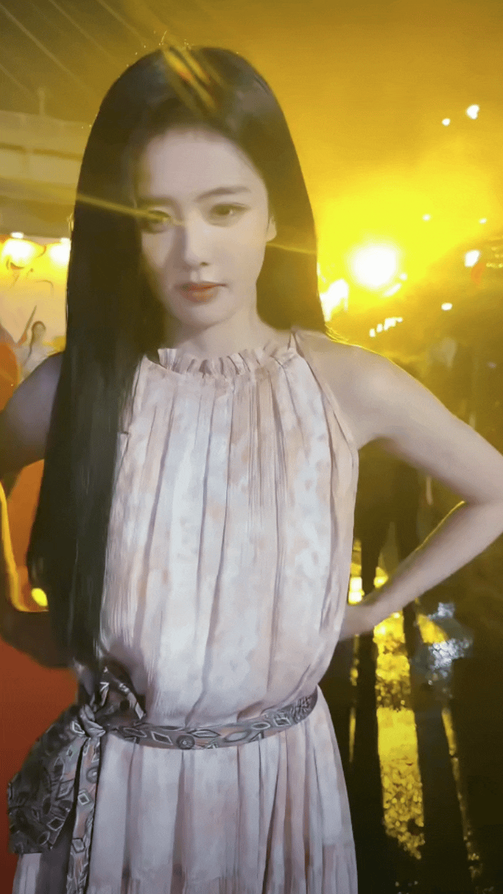 白鹿提鞋抬眸完全是晕呐妈咪白鹿学姐你真的太美好了白鹿提鞋抬眸完全是晕呐妈咪，白