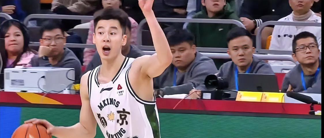 截止目前！！CBA新赛季常规赛单场得分上30+的球员1. 韦瑟斯庞：对阵同