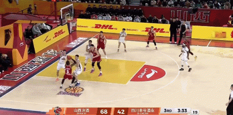 CBA本轮最佳扣篮：这个外援太残暴！禁区暴力隔扣！进球后张扬挑衅。山西97:7