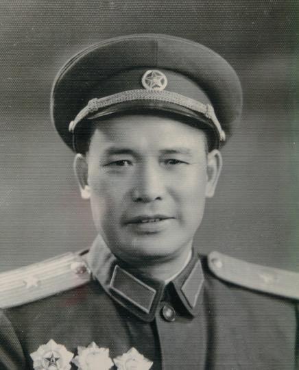 1929年，叶长庚带了2挺重机枪投奔红军，却拒绝2000大洋，此后16年只升半级