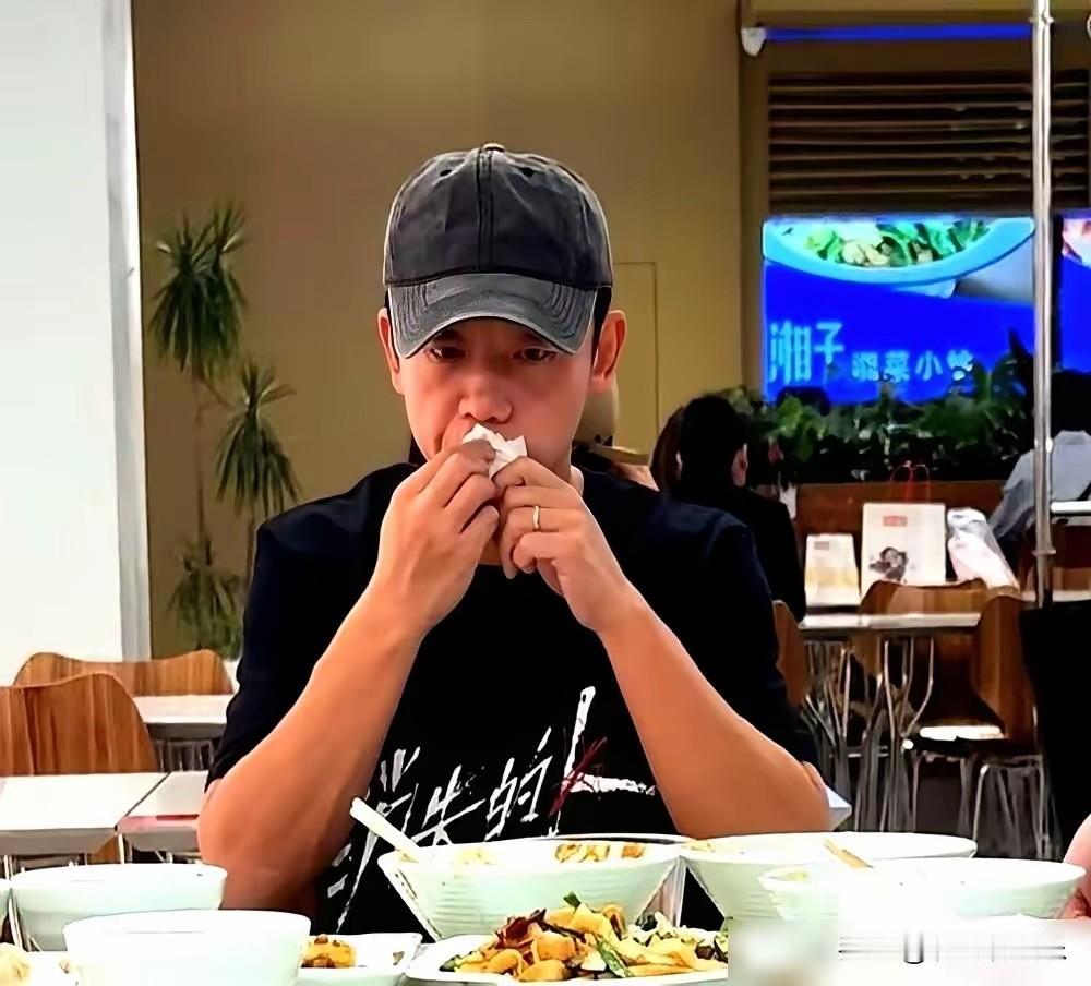 郑恺这小子，行啊。3000万成本，五一档硬生生卷走2.6个亿，预测还得奔着6