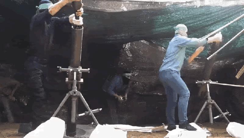 哈马斯再度炮轰以色列！这些哈马斯身穿平民百姓的服装，用迫击炮疯狂袭击以色列城市