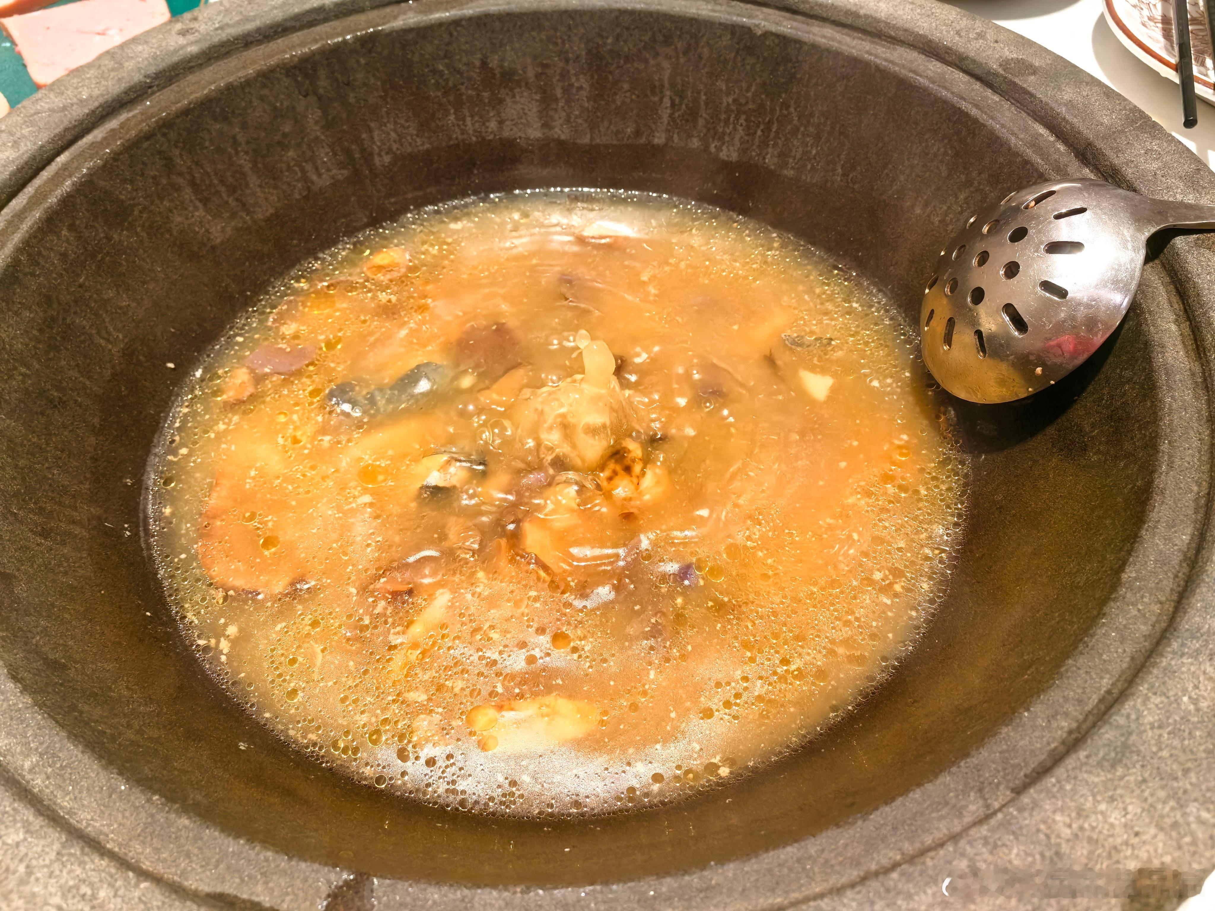 晚上又吃了菌菇鸡汤火锅，好鲜！​​​