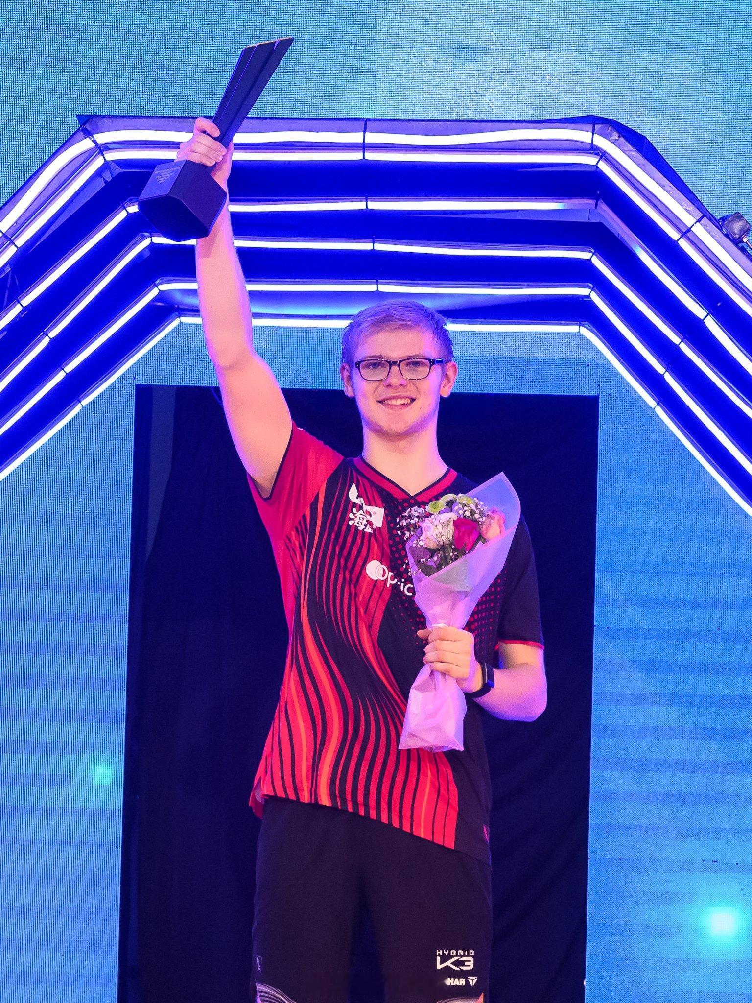 球挑马斯喀特站落幕，男单决赛里，法国的勒布伦兄弟打满七局，最终F-勒布伦以4比3