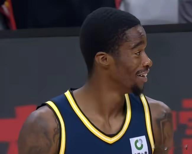 在广东德比战中，合计送出8次失误，奎因、萨姆纳不是高级货吗？但怎么没打出CBA一