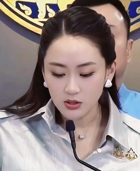 洪森炮轰他信家族这件事，如今最焦虑的或许并非他信本人，而是洪森阵营内部，尤其是