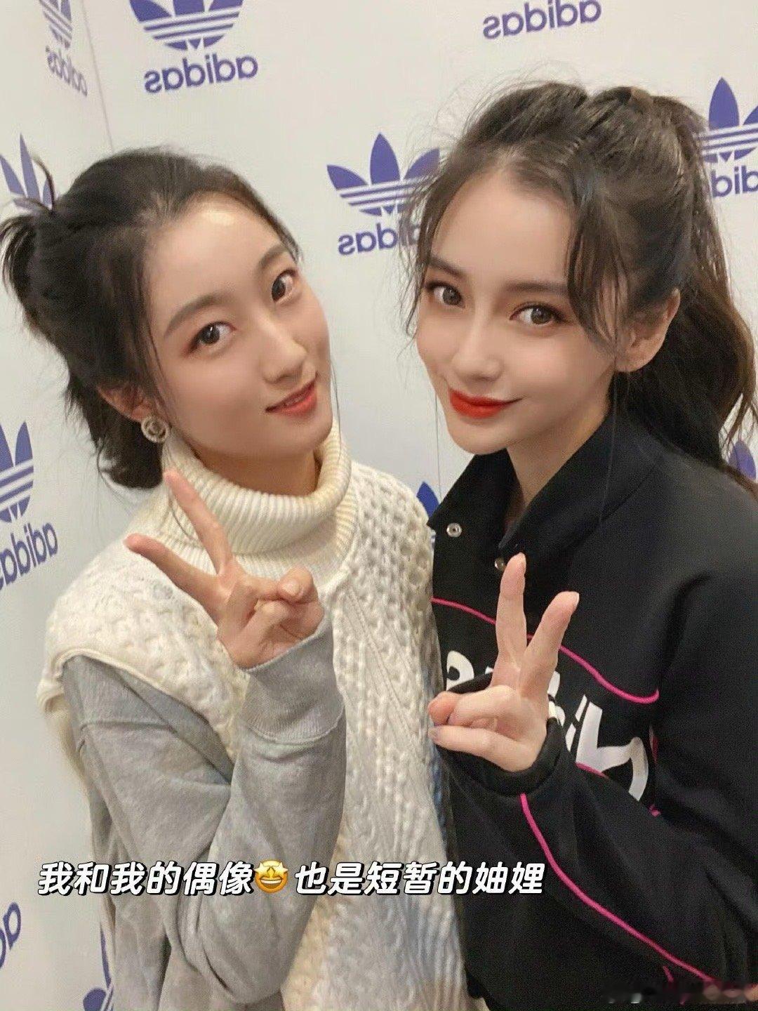 黄晓明带小海绵参加亲戚家宝宝的周岁宴，baby让小海绵带去了生日礼物，baby真