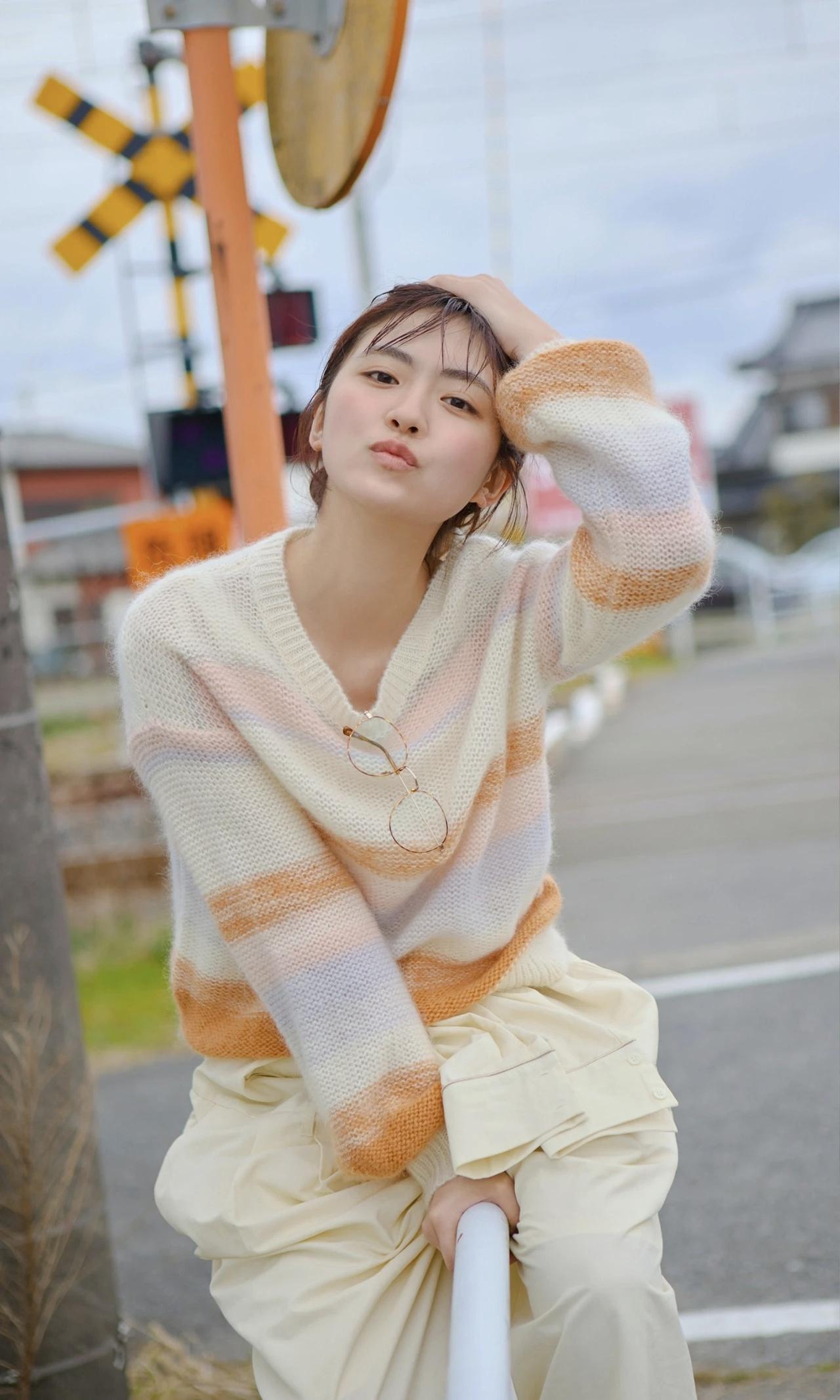 丰田留妃（丰田露娜），2002年生于日本埼玉县，日本演员、写真偶像。童星出道，因