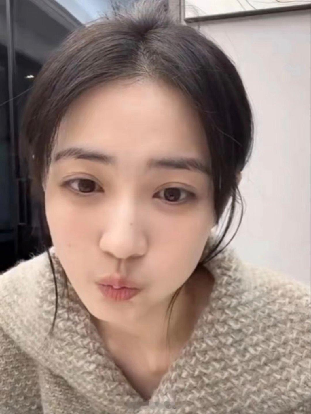 第一次看到女明星发这么直接的避雷帖哈哈徐璐活人感好强，原来明星也用平价产品