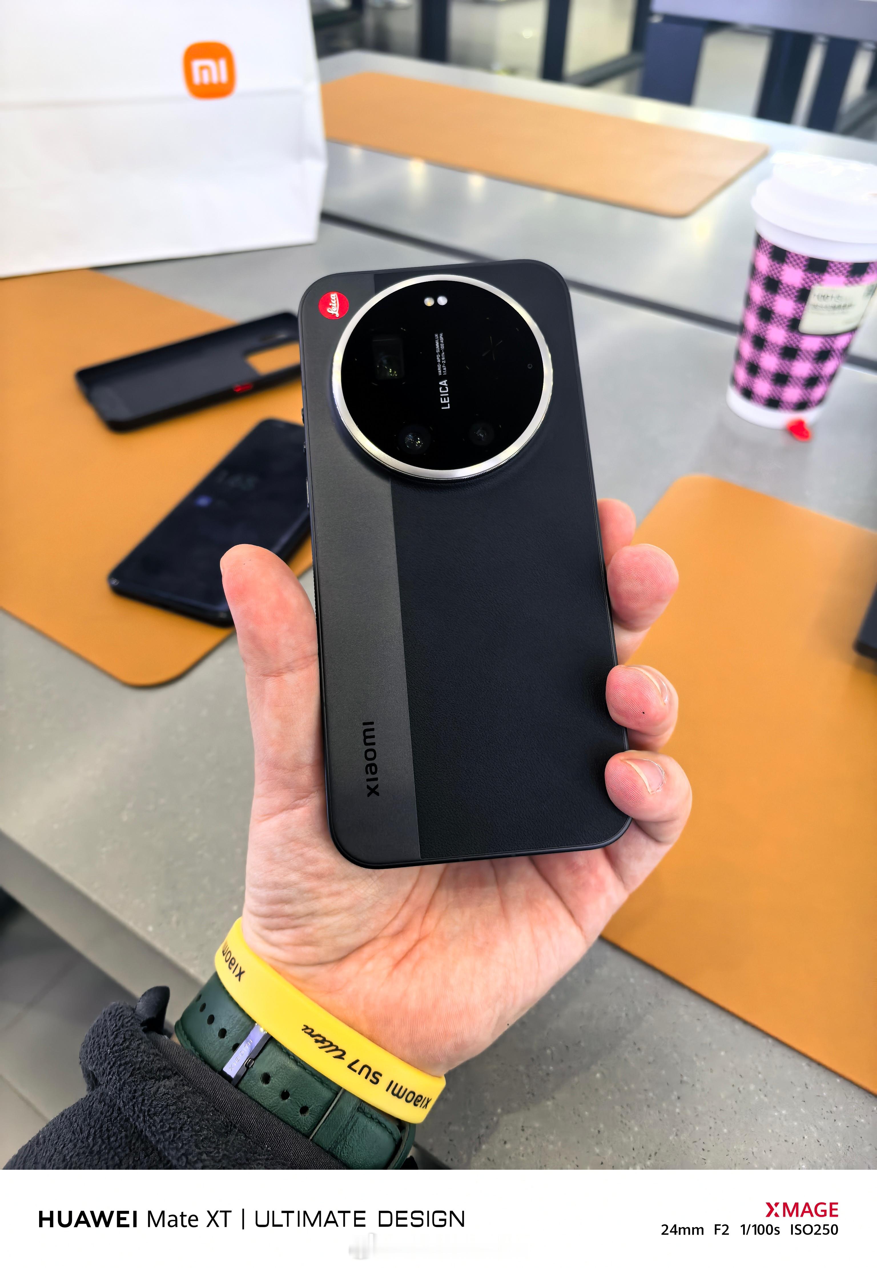 17Ultra开始换机了。店长很熟练的拿出了电饭锅。（真有用吗这个）