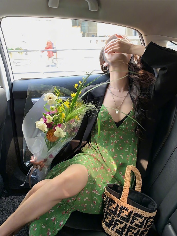 人呐,没什么好执着的,一百年以后,没你,也没我。