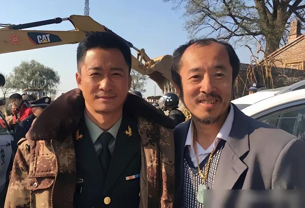 二十万嫌多了，那卢靖姗的救场，最后又是五十多亿的票房，给卢加钱了吗？这点应该好好