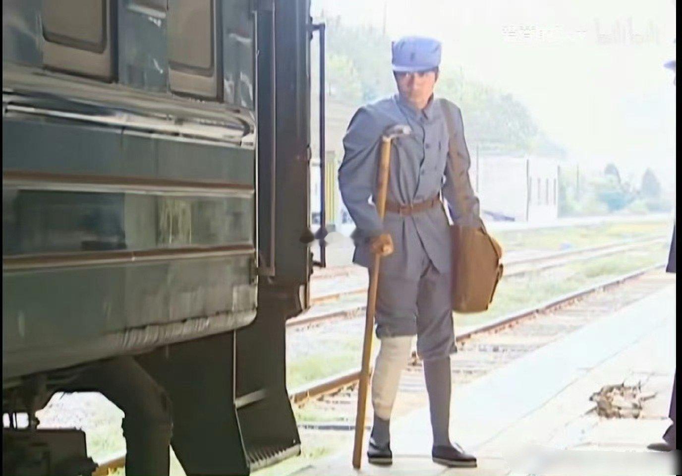 情深深雨濛濛里的何书桓的腿不是断了需要截肢吗？怎么再看就只是腿缠上绷带了，是我记