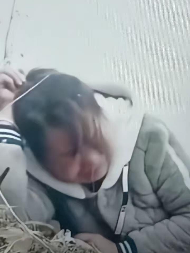 儿子离世整整一年，妈妈日子过得浑浑噩噩，无意间竟记错了孩子生日。好在孩子梦里惦念