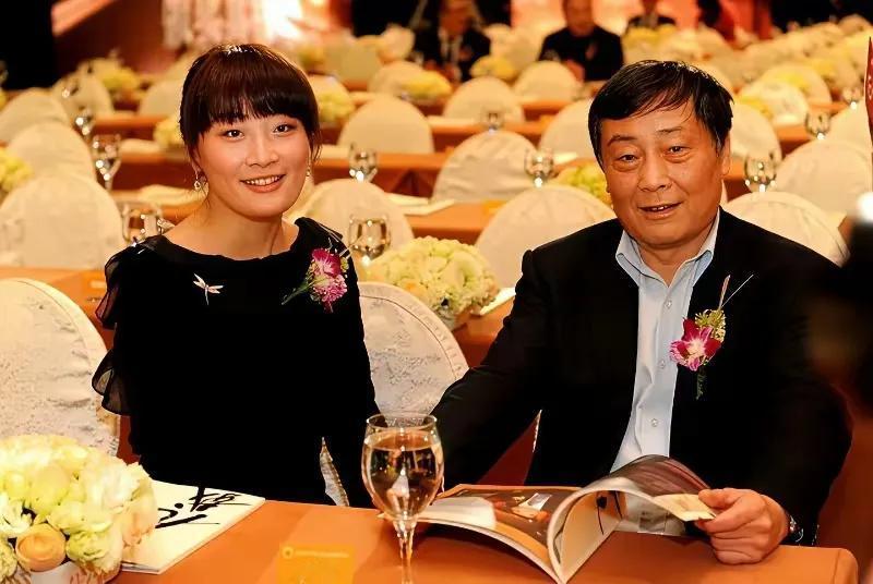 关于哇哈哈宗馥莉被私生子起诉这事，老头肯定留后手了，他女儿门清，只是时间没到，钱