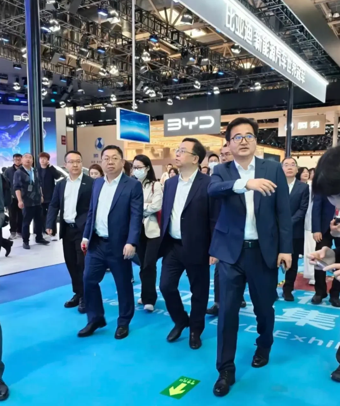 北京车展大动作！方程豹正式出手，一口气上新三款新车。