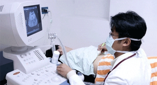 高龄产妇数次打保胎针, 孩子生下来后, 一家人都震惊了
