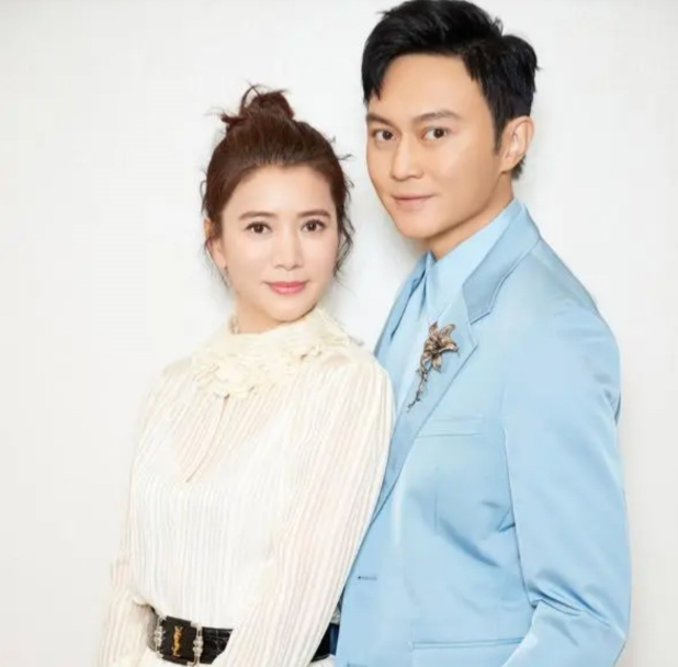 主持人问张智霖你最接受不了袁咏仪的是什么张智霖气呼呼地说:“她有驾照，可是我在