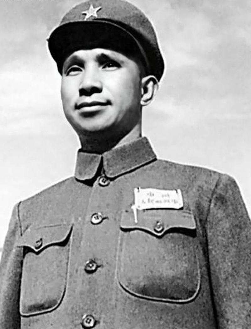 1955年授衔那天，十大元帅的名单里，没有粟裕。这不是疏漏。淮海一战，六十万