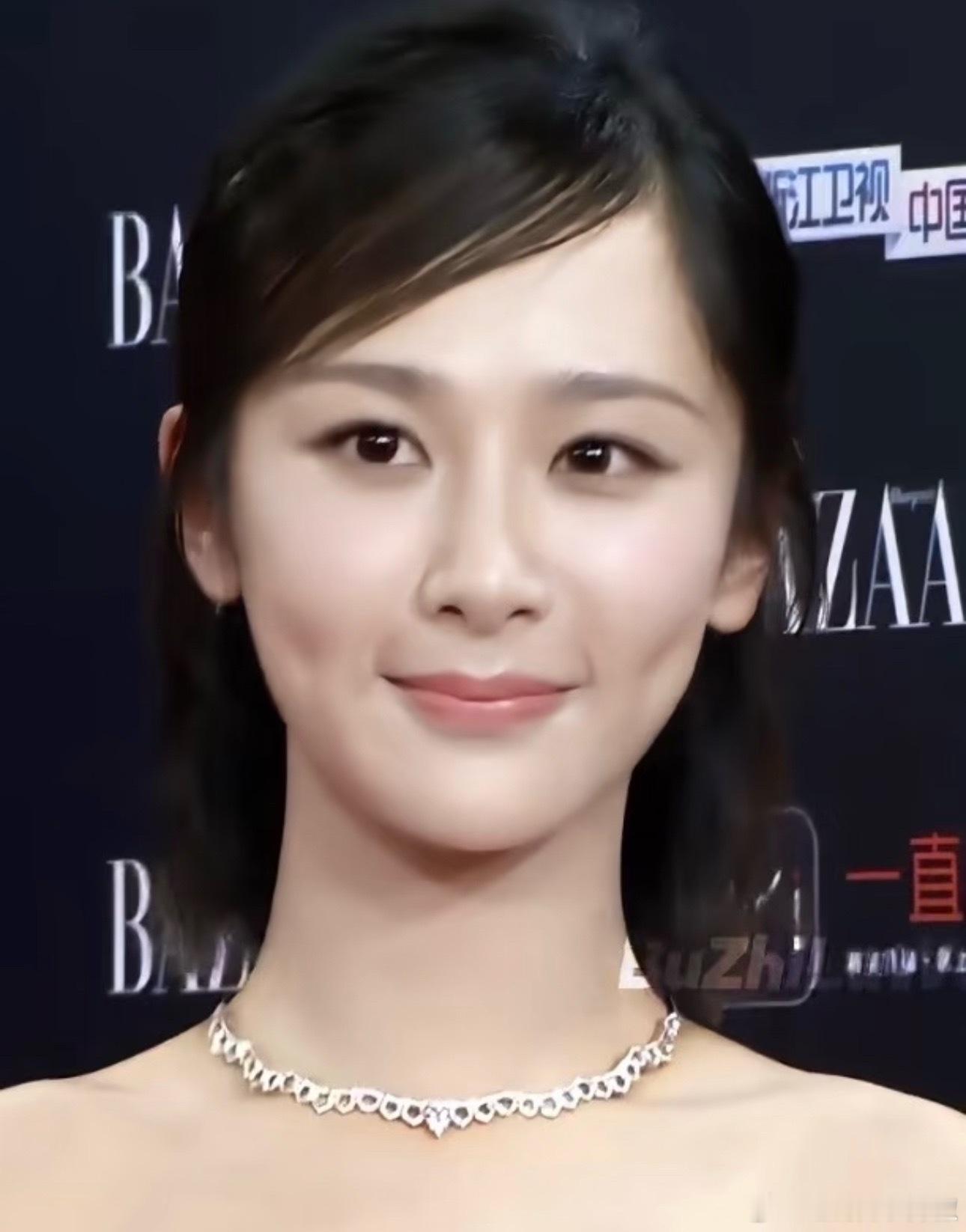 杨紫十年前的妆造，那会淡淡的好清透​​​