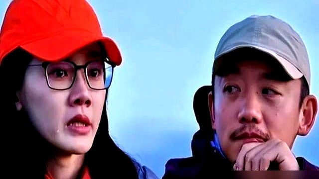 郑恺在机场跑错了航站楼，苗苗急得当场掉眼泪。有意思的是俩人根本没吵。苗苗第一反应是自责没提醒到位，郑