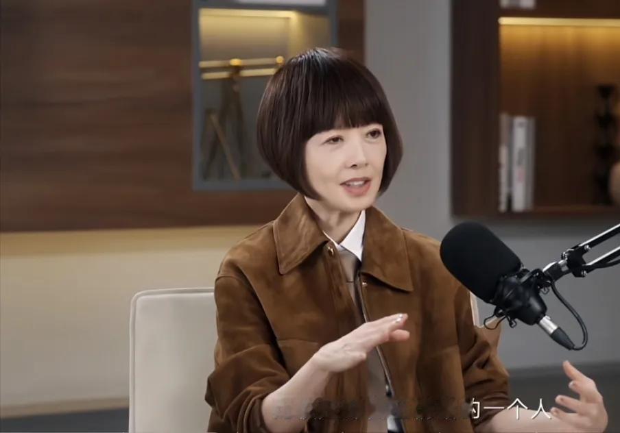 鲁豫：“我还是一个比较压抑自己情绪的一个人，因为你不能在公共场合表达你的真性情，