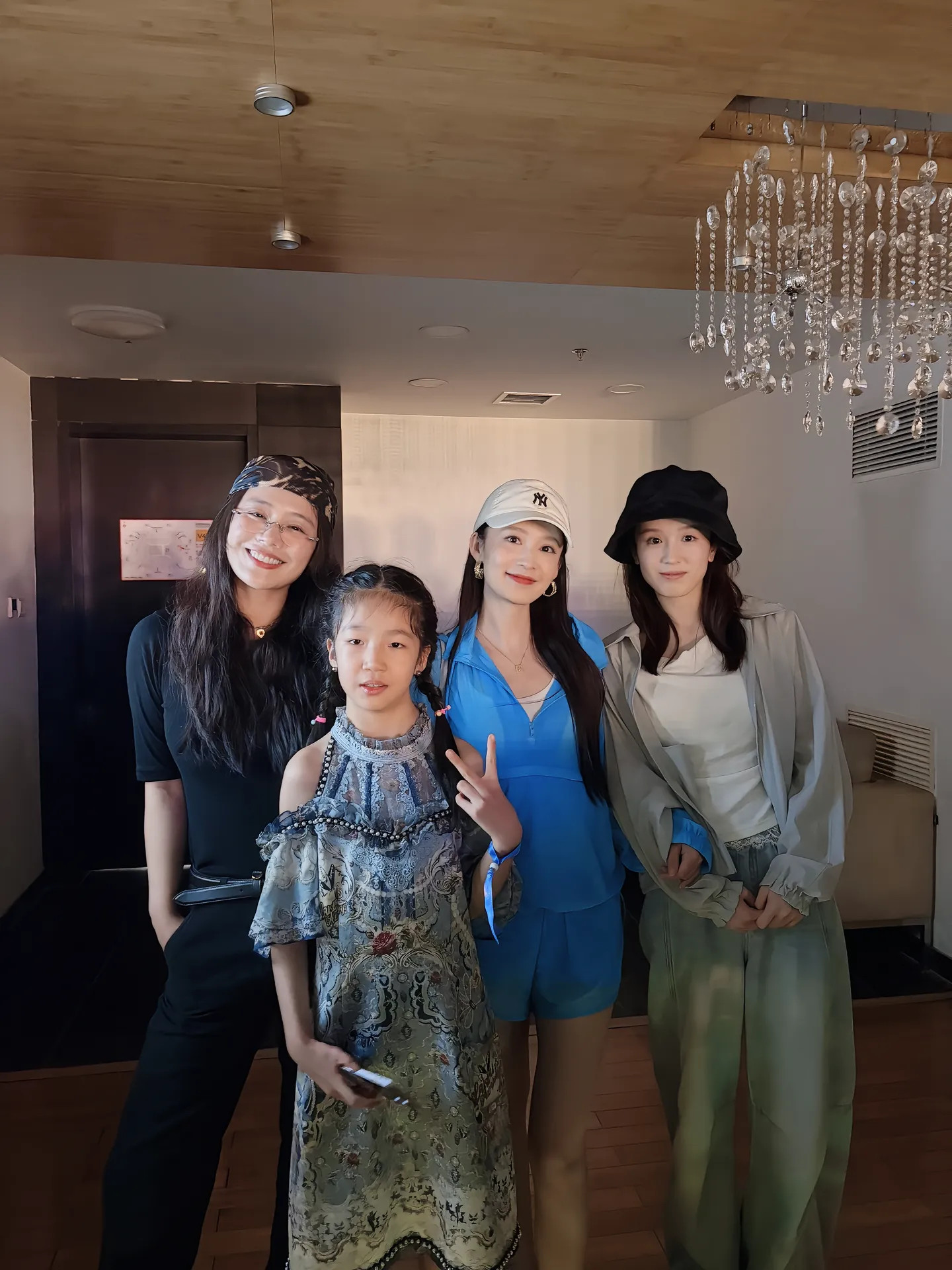 捡到两张合照李沁花儿与少年7lq李沁杨雨竹