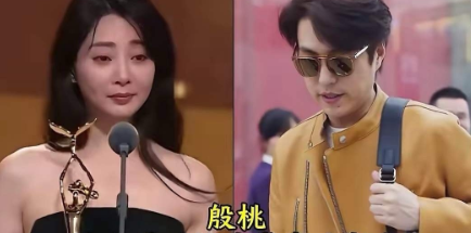 靳东真是四十一枝花，魅力无限啊！看看这些大美女对他都很欣赏！公开场合对他的