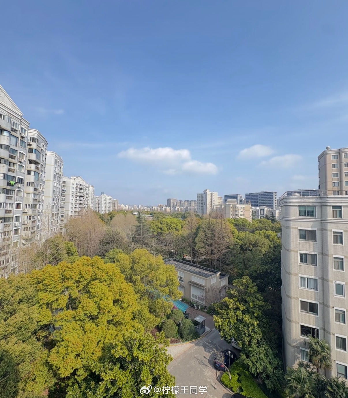 原来真有人住的房子这么大问大家一个问题，下面两种你们会怎么选？①乡下的自建房，很