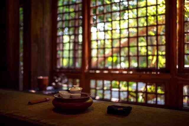 “枭神夺食”传统命理学相关解释：一、基本概念八字中，食神代表一个人的饮食、享受、