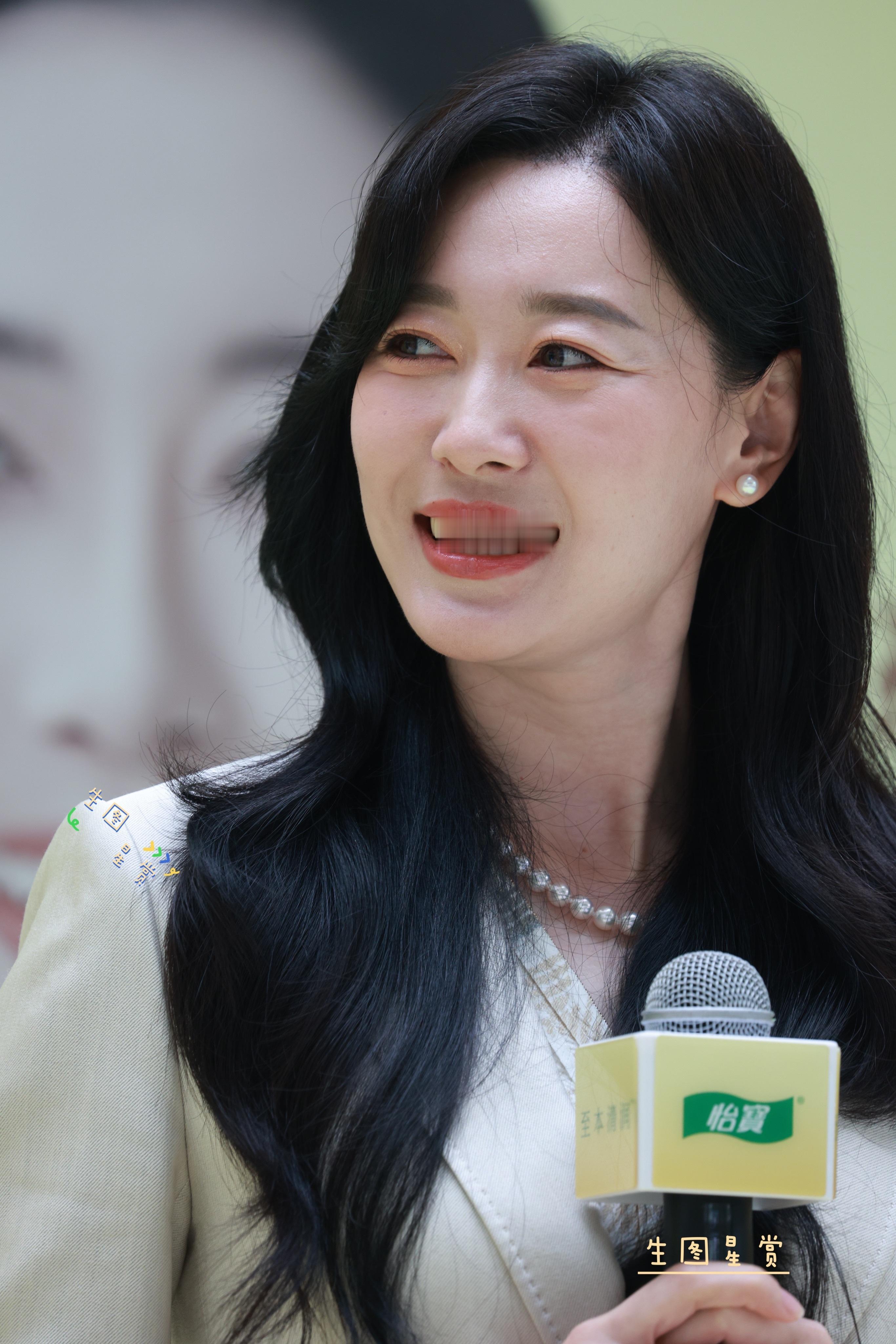 击剑世界冠军孙一文品牌快闪，西装外套搭配连衣裙尽显优雅气质🧃💐​​